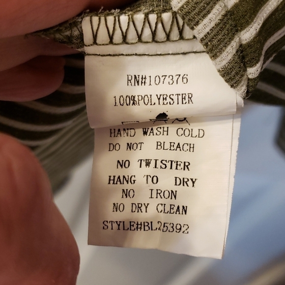 AVAILABLE by Angela Fashion Cold Shoulder Lrg EUC - Picture 7 of 10